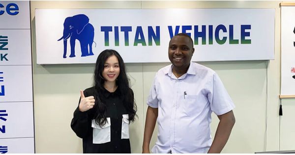 Dominican Customer Visits Tongya VEHICLE to Purchase Semi Lowbed Trailer