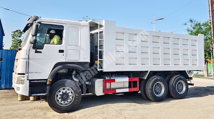 Used Howo 6x4 Dump Truck for Sale in Cameroon 