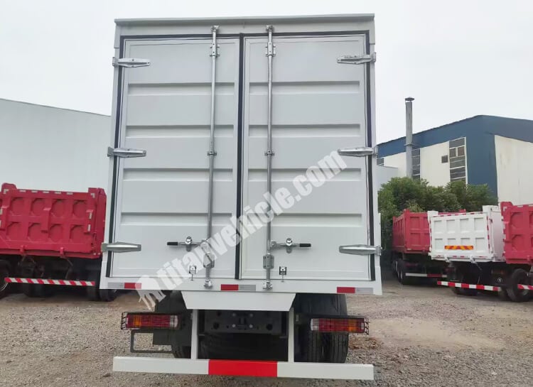 Sinotruk Howo Cargo Box Truck for Sale in Zambia